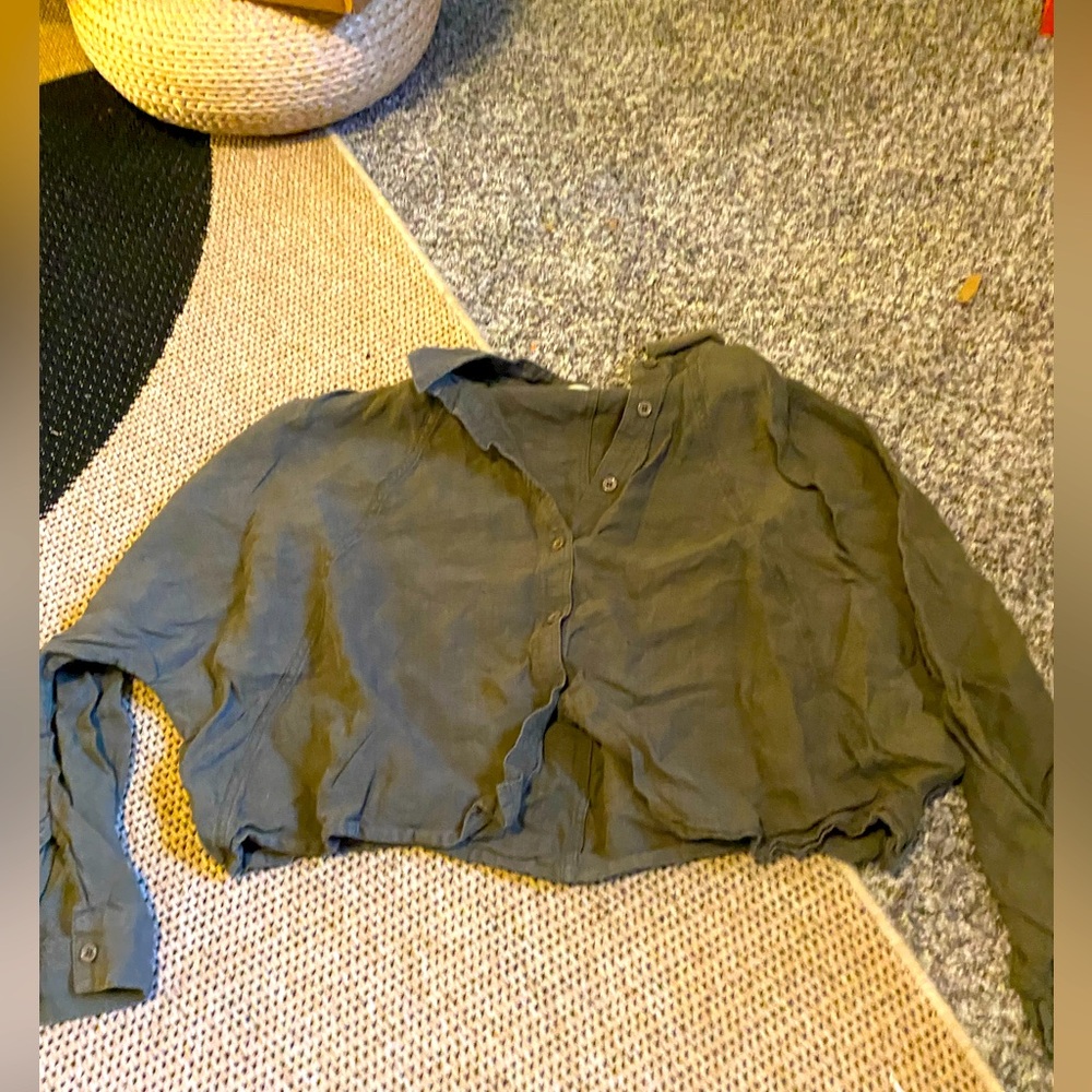 Khaki green long sleeve crop button top